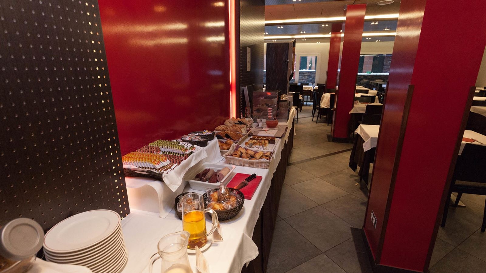 restaurants-restaurant