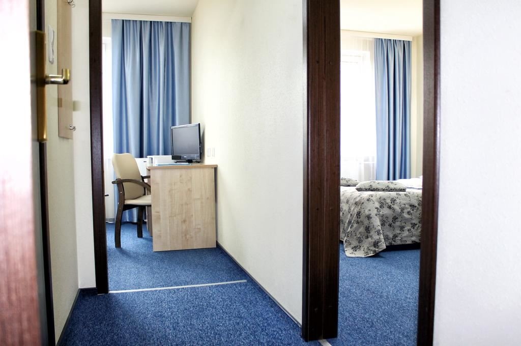 rooms-twine-standard