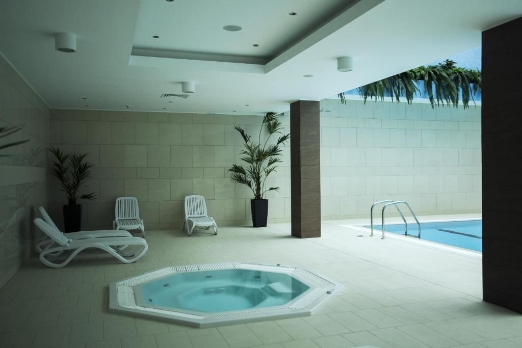 pools-indoor-pool