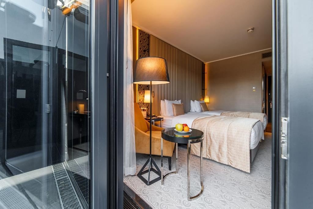 rooms-dabltwin-standard-with-a-terrace