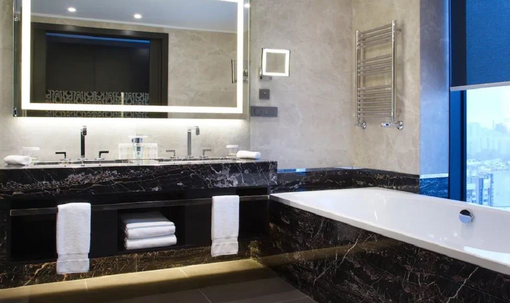 rooms-ambassador-suite