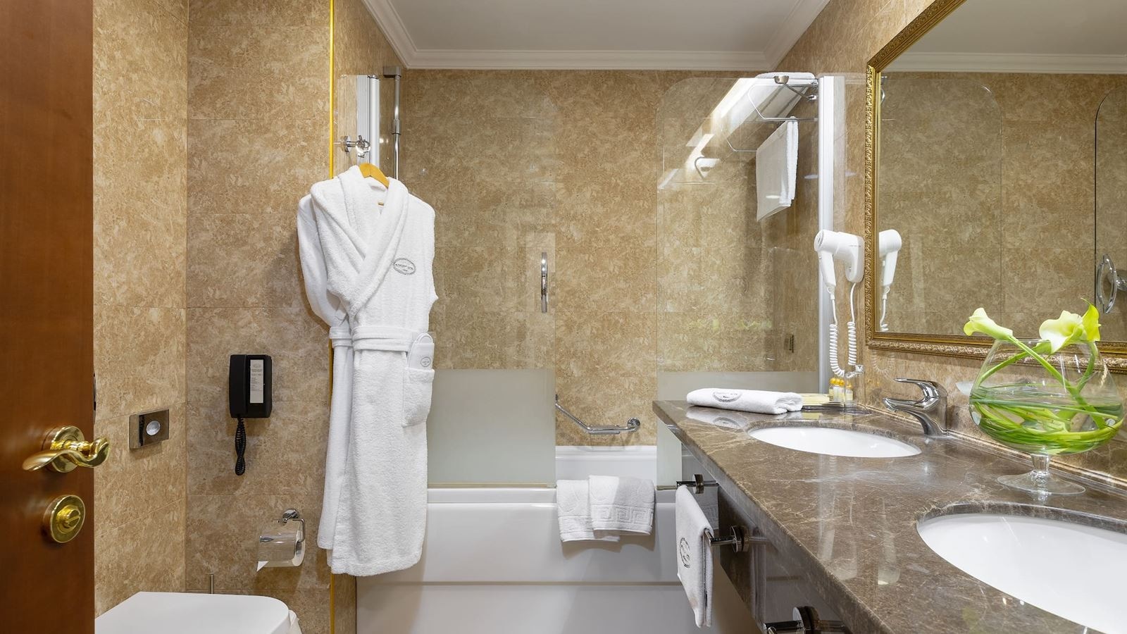 rooms-room-standard-twin