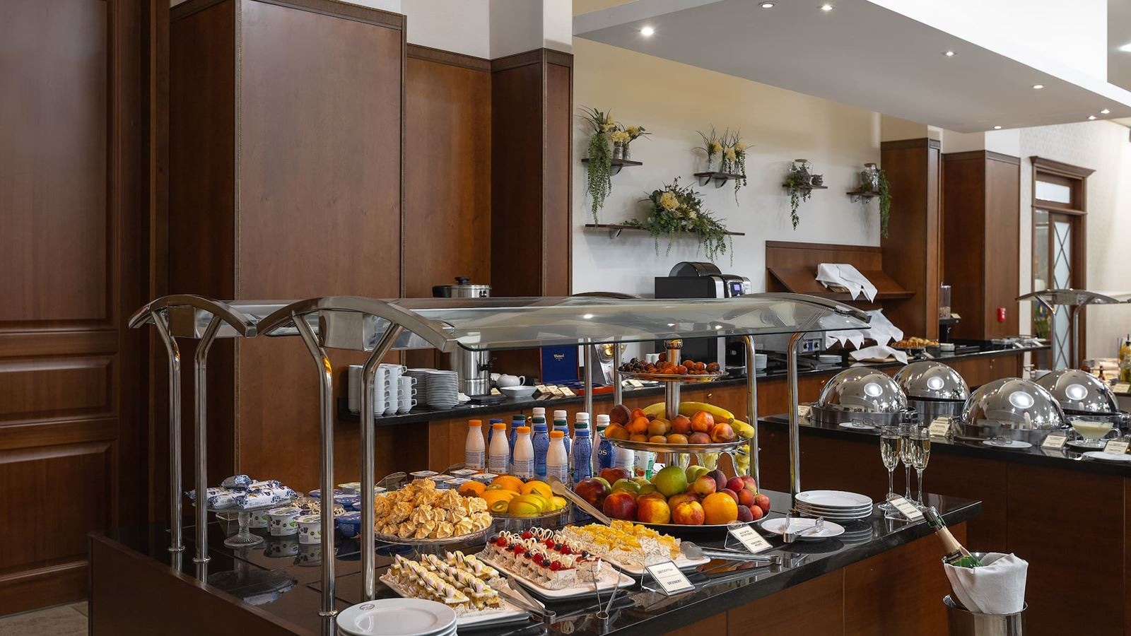 restaurants-restaurant