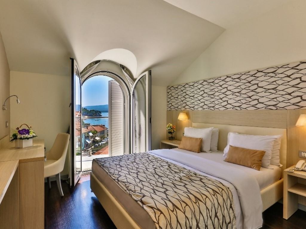 rooms-double-standard-room-side-sea-view