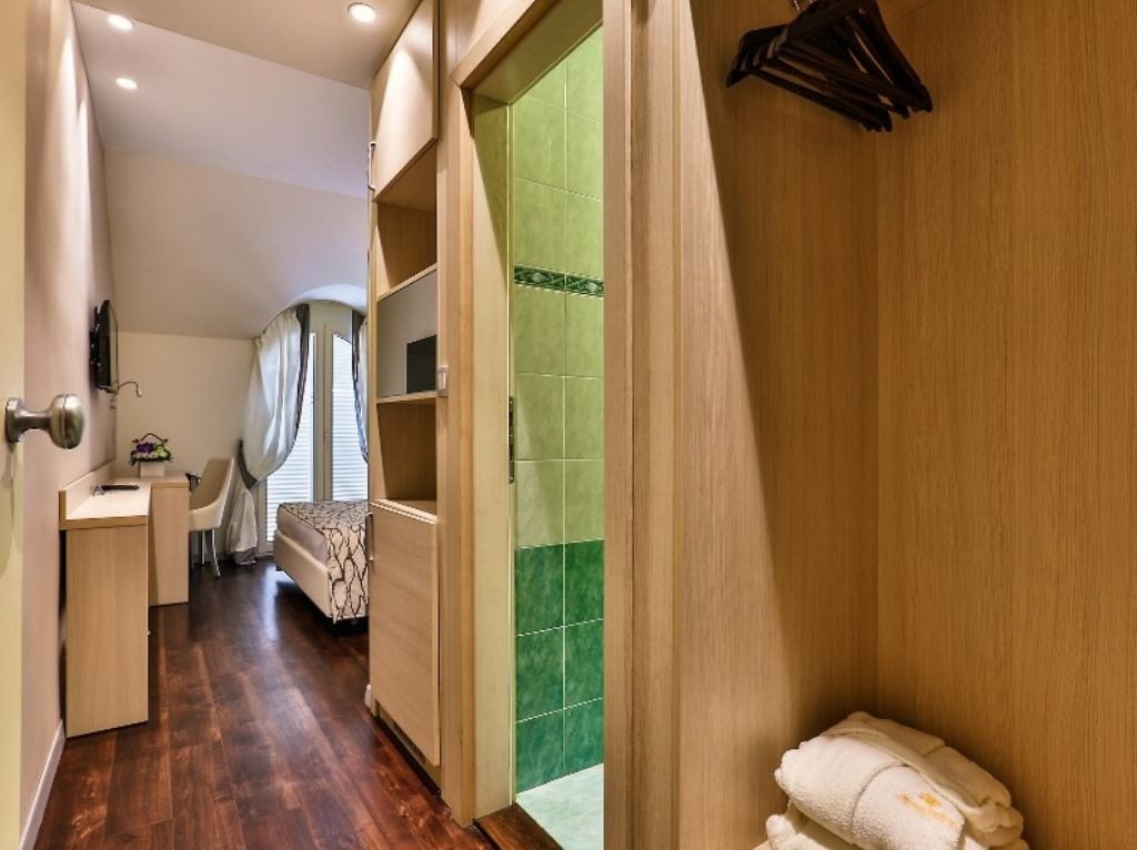 rooms-double-standard-room-side-sea-view