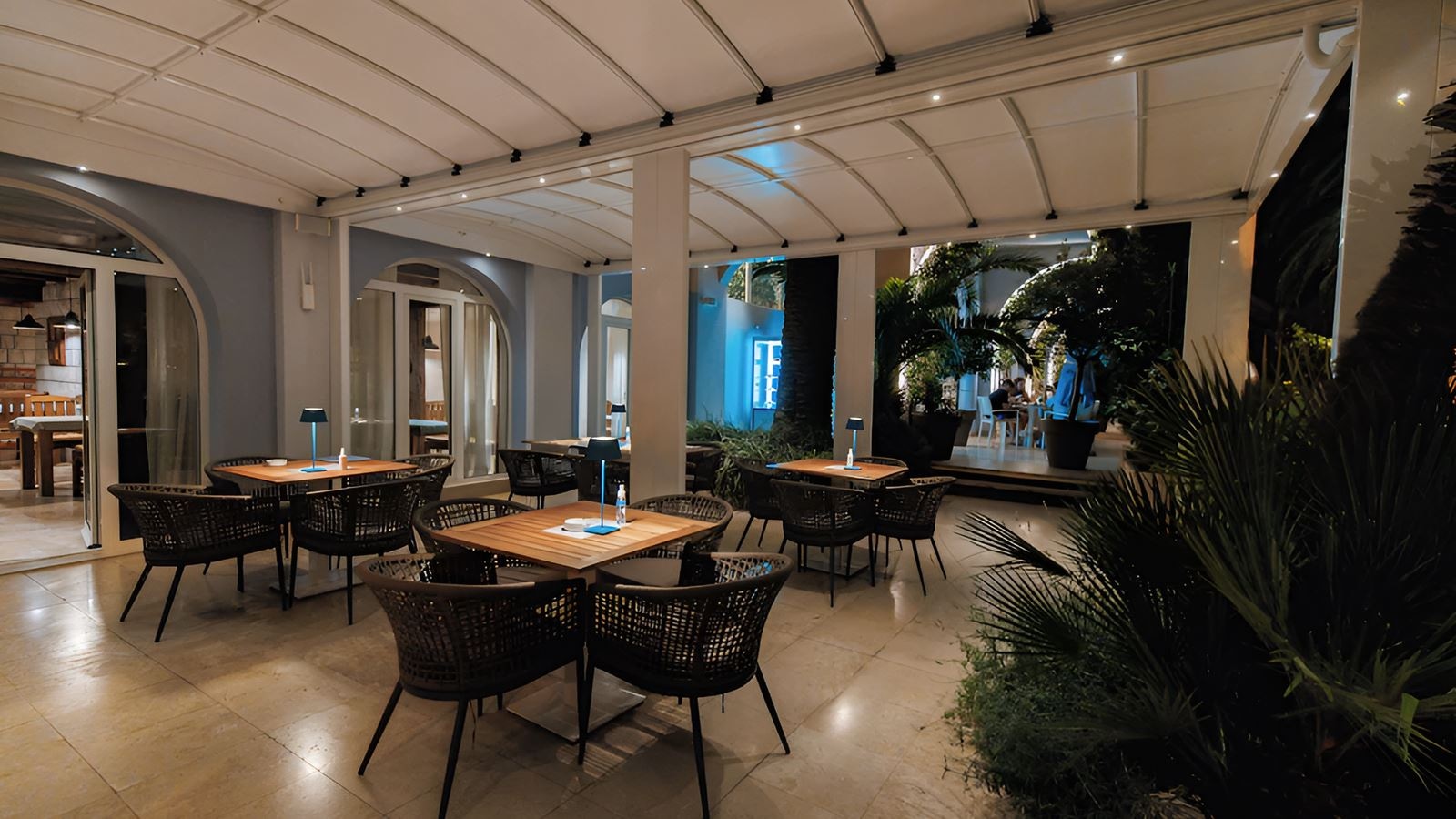 restaurants-restaurants