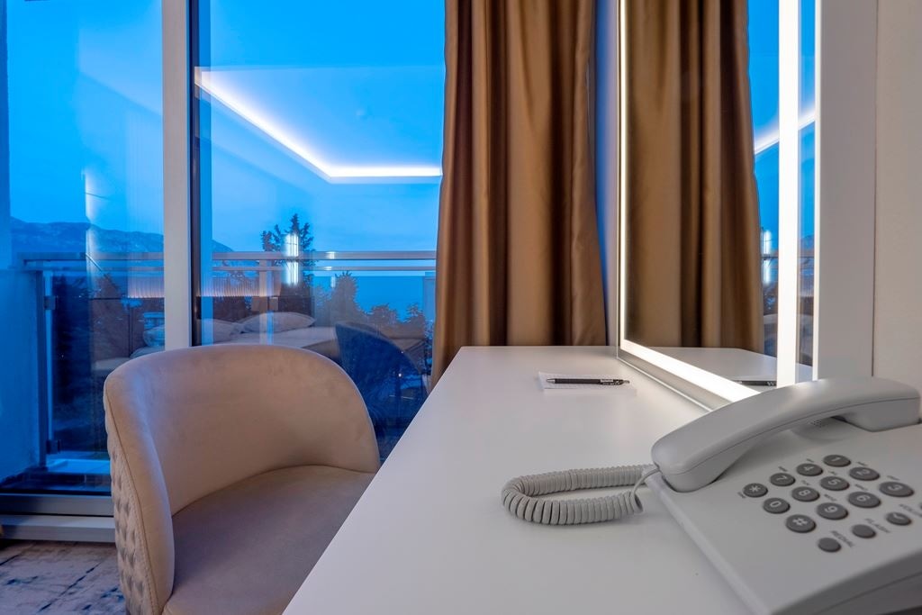 rooms-triple-room-sea-view-main-building