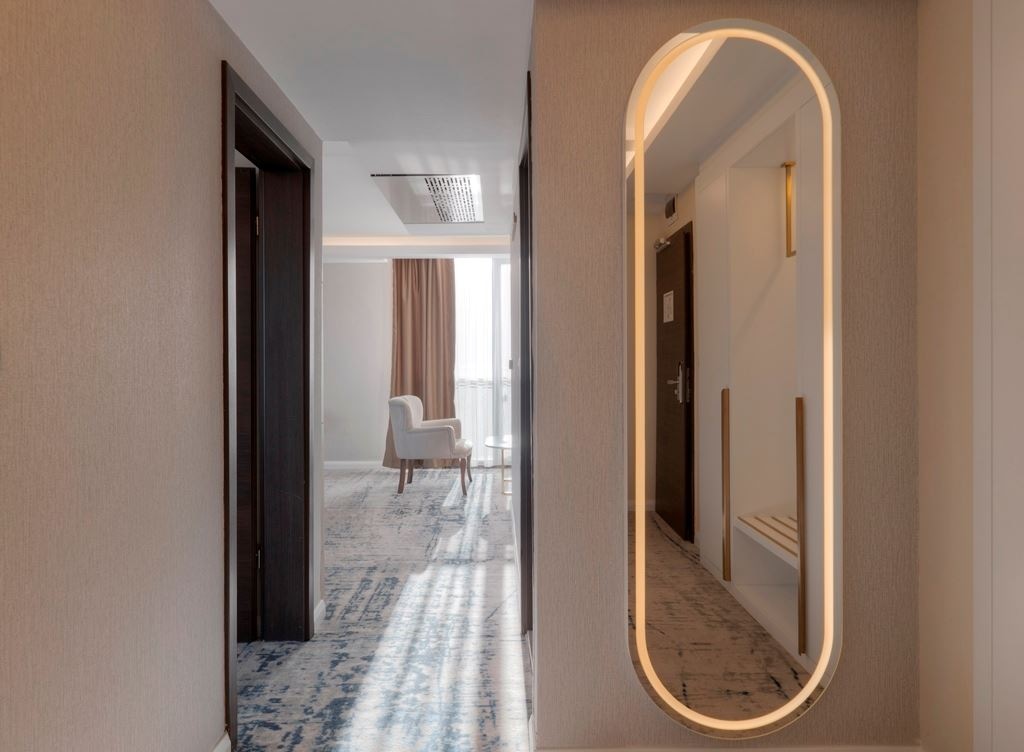 rooms-family-room-land-view