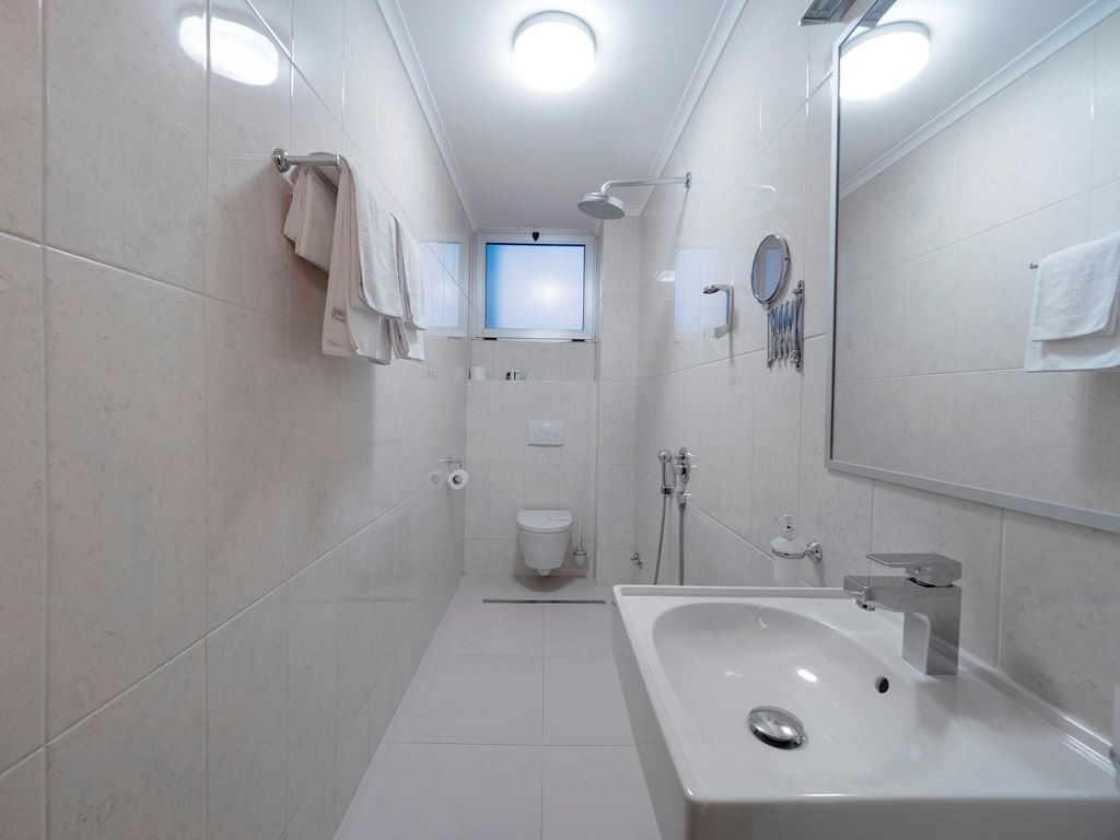 rooms-family-room-sea--view