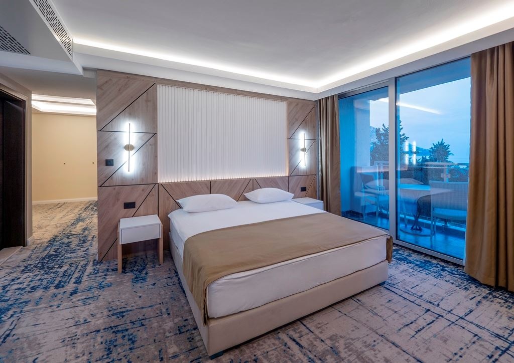 rooms-family-room-sea--view