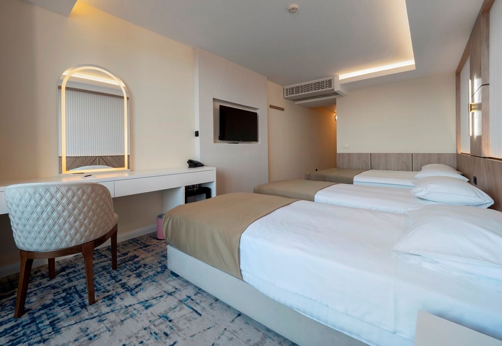 rooms-triple-room-main-building