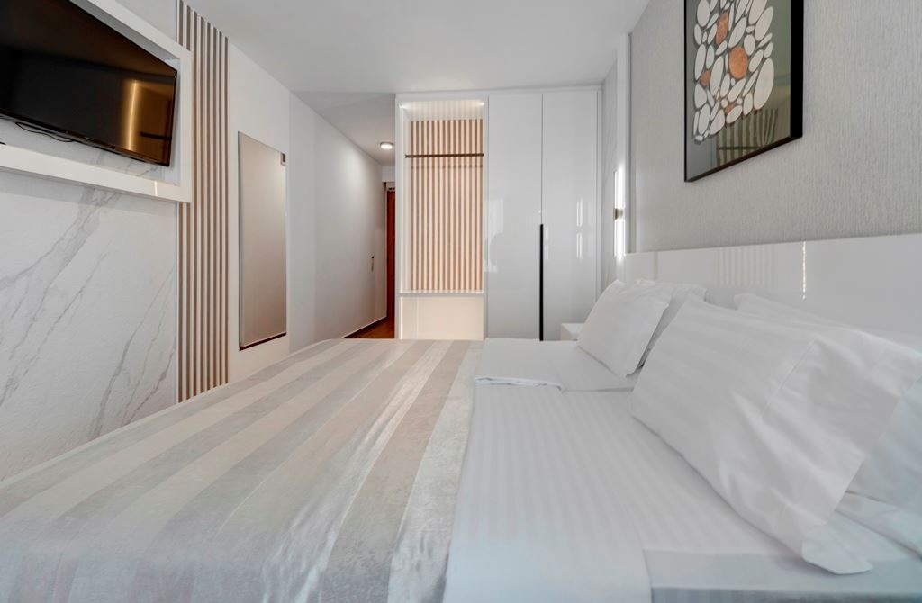 rooms-triple-room-sea-view-main-building