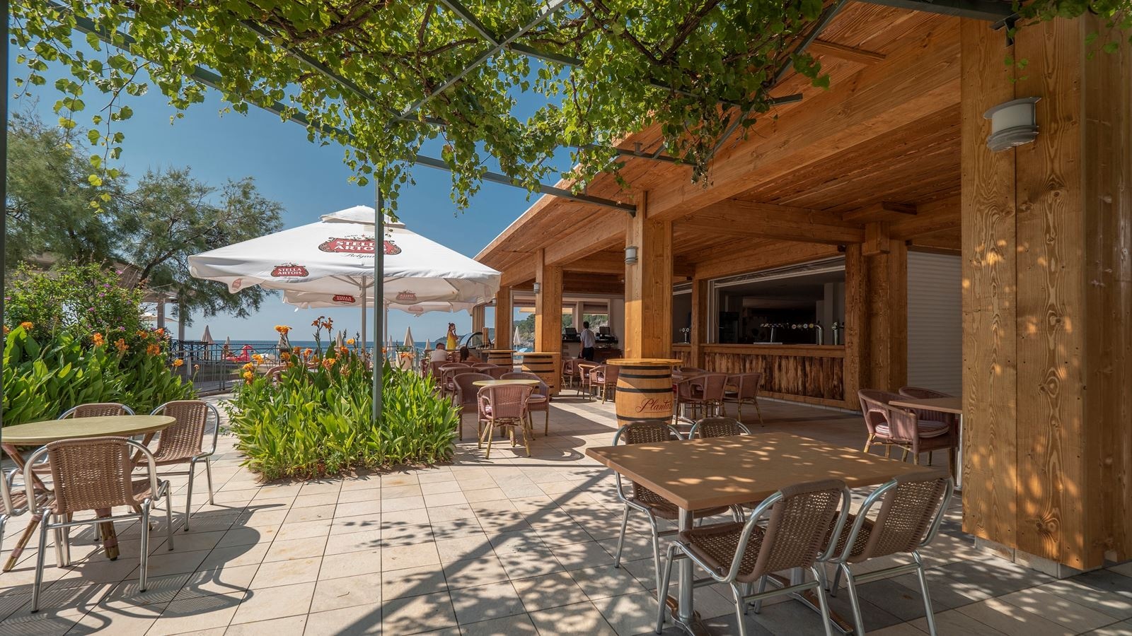 restaurants-el-gusto-beer-garden