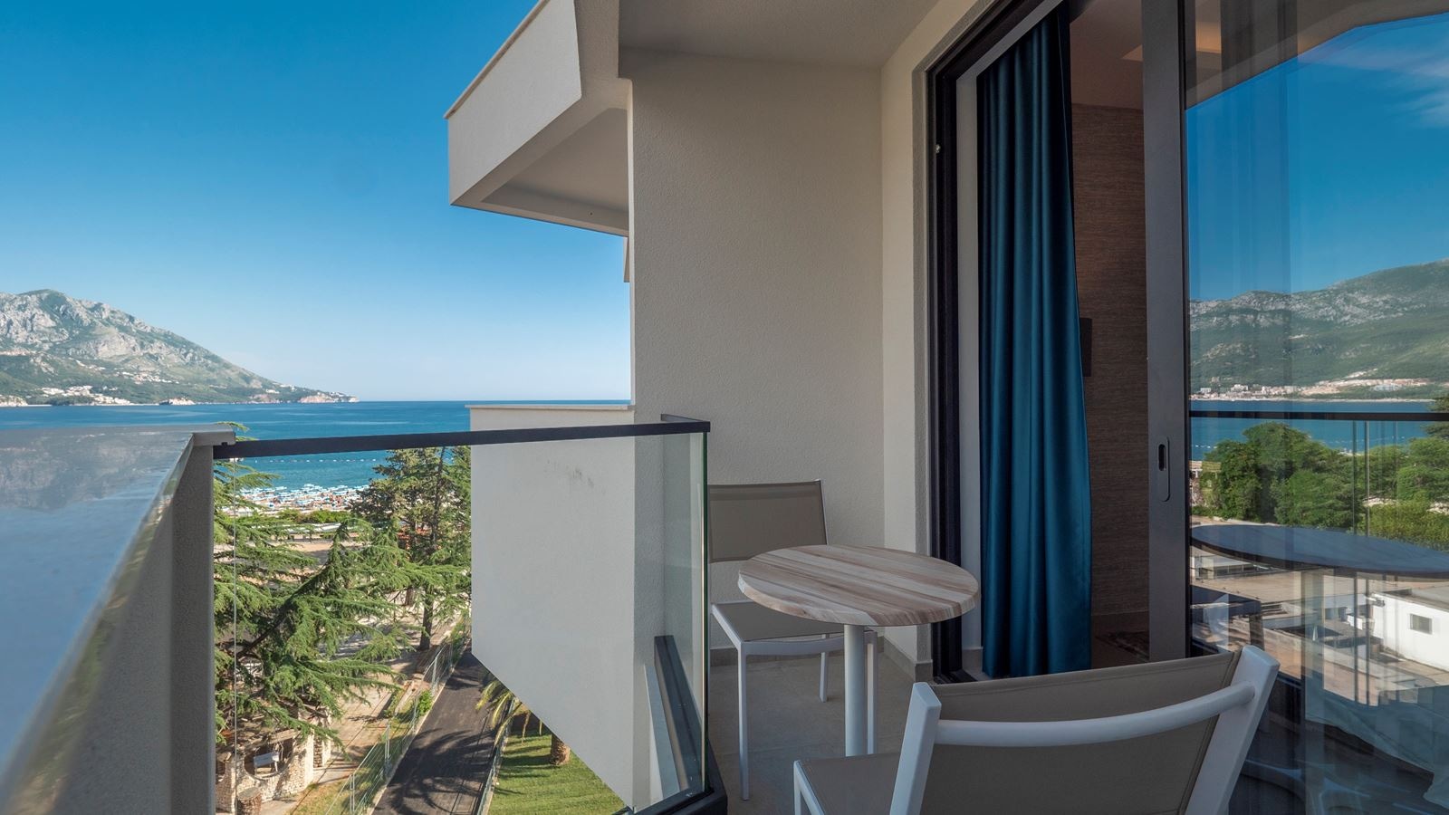 rooms-superior-room-side-sea-view