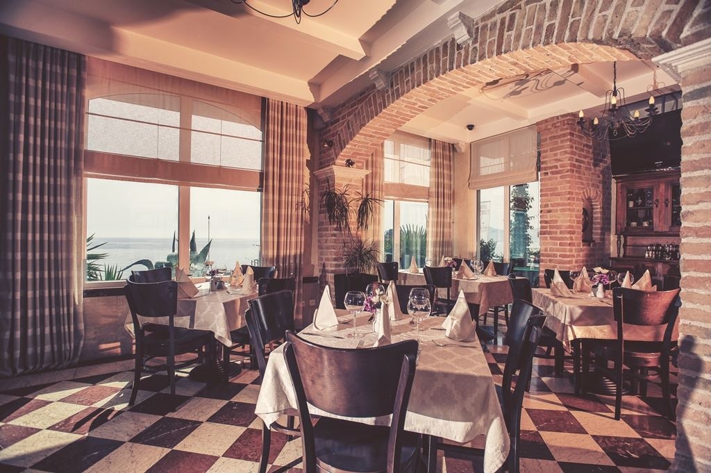 restaurants-restaurant