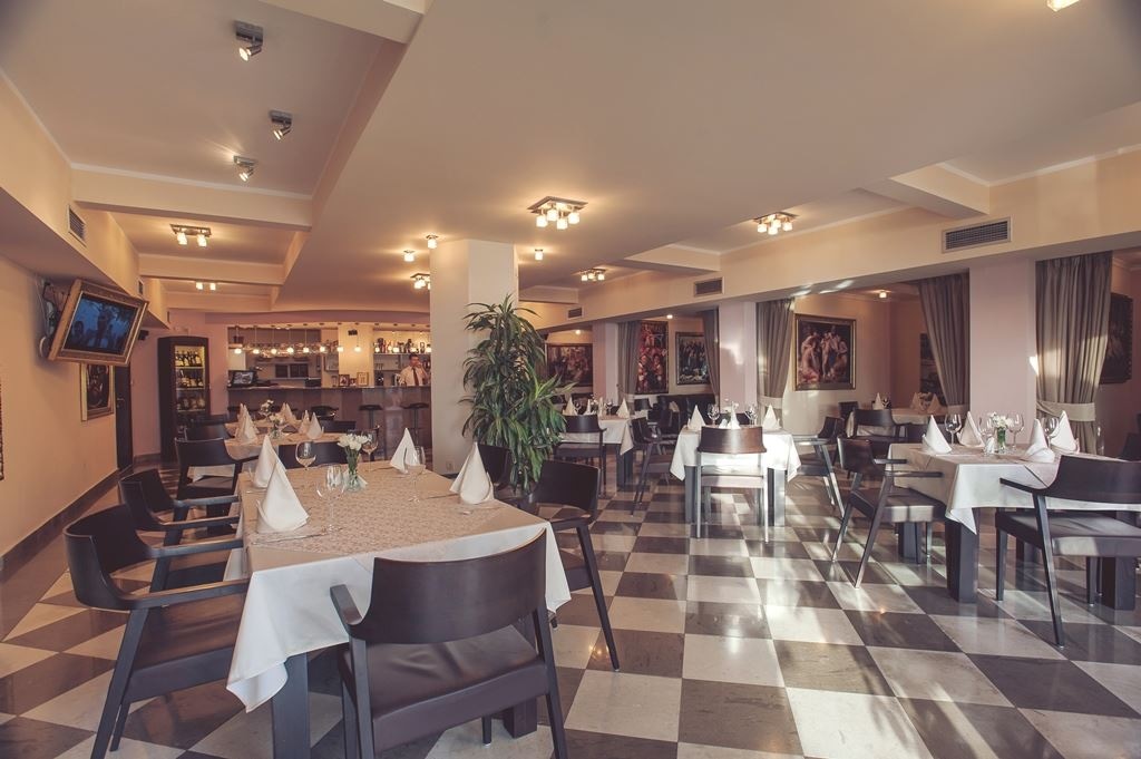 restaurants-restaurant