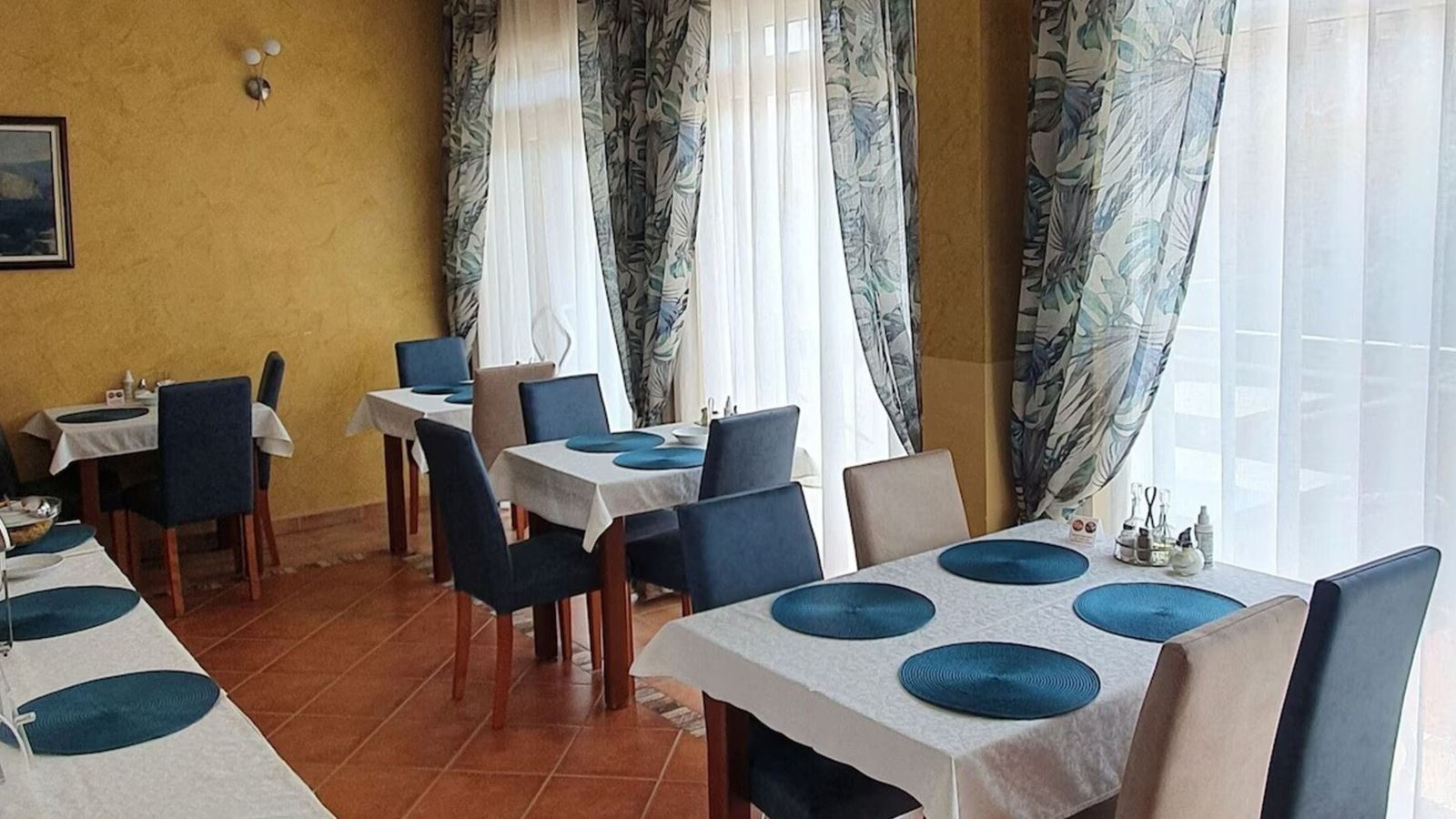 restaurants-restaurants