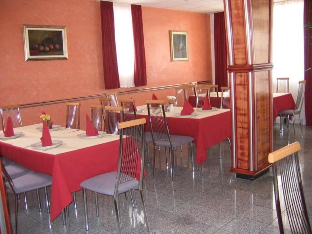 restaurants-restaurant