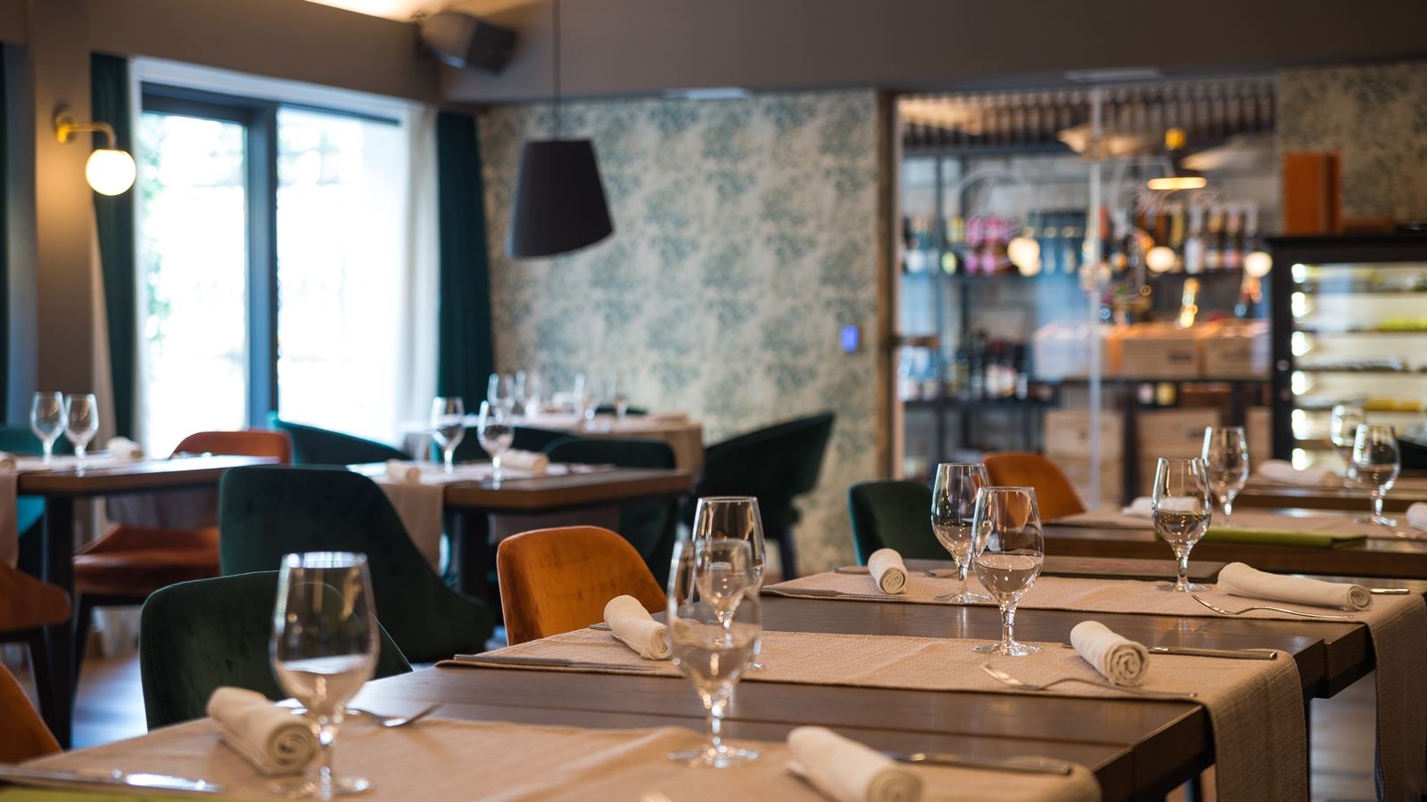 restaurants-admiral-club