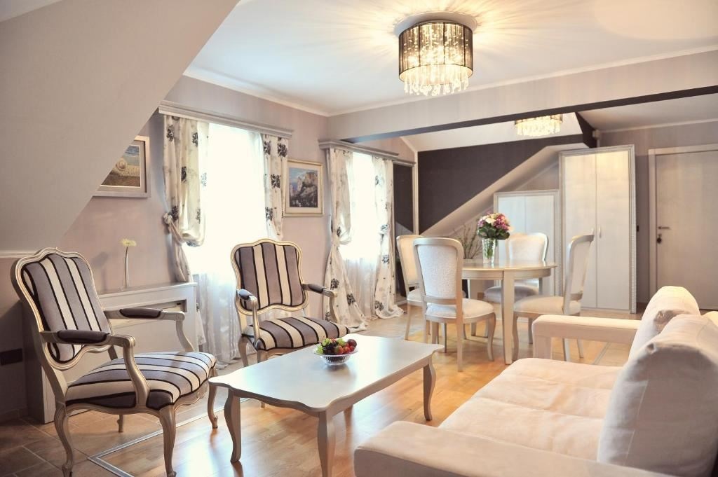 rooms-penthouse-suite-separate-bedroom