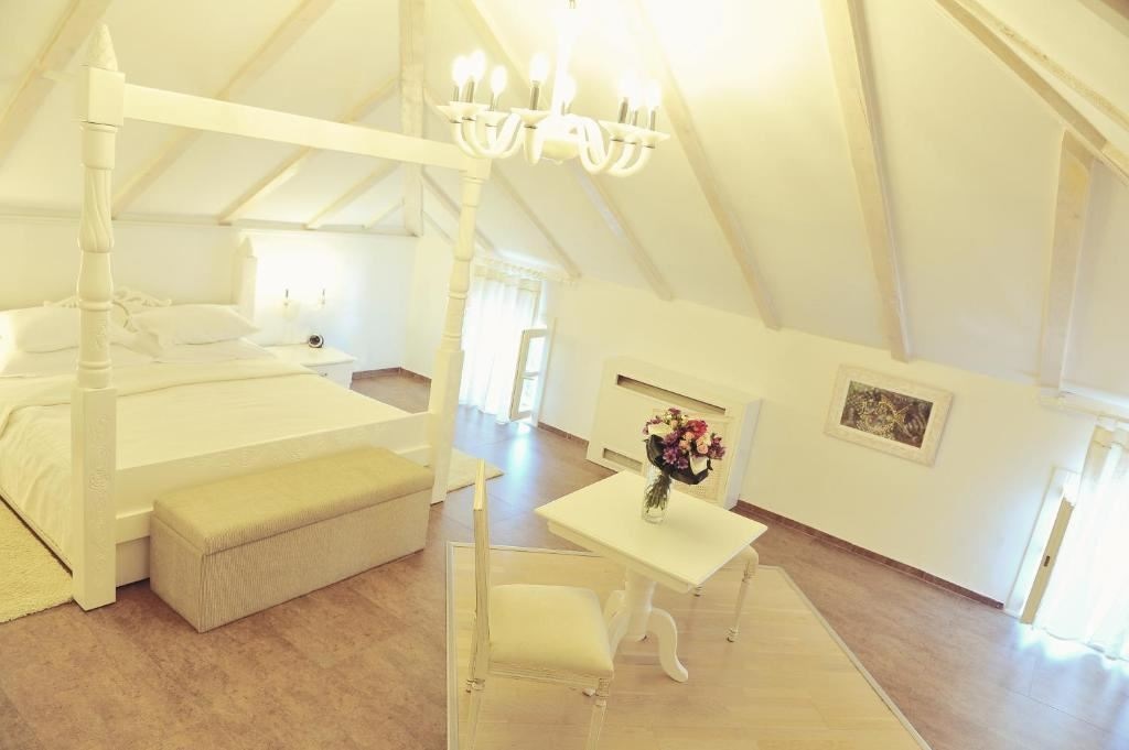 rooms-honeymoon-suite