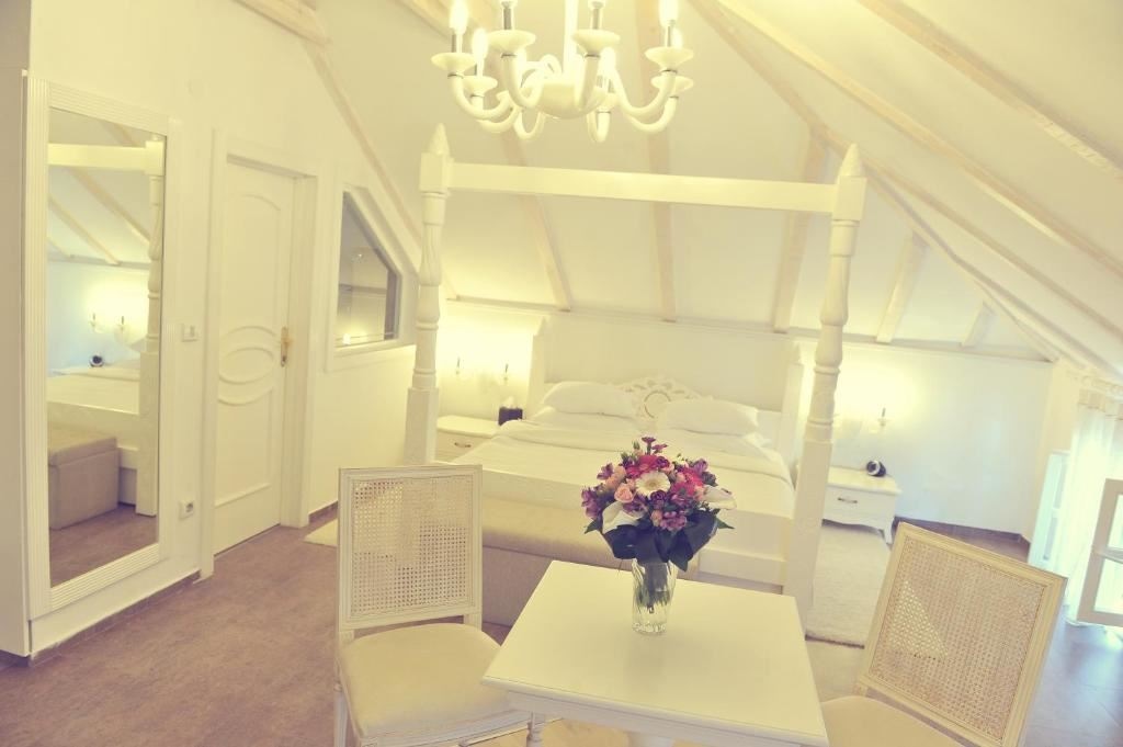 rooms-honeymoon-suite