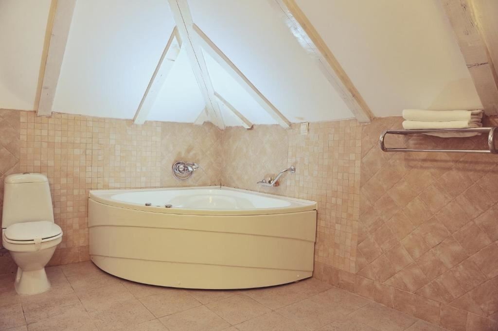 rooms-honeymoon-suite