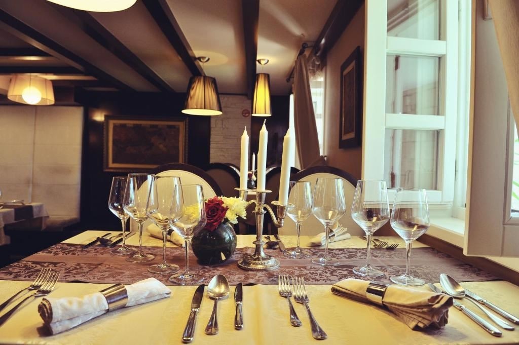 restaurants-restaurants