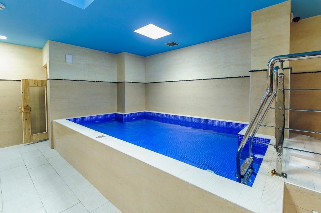 pools-indoor-pool