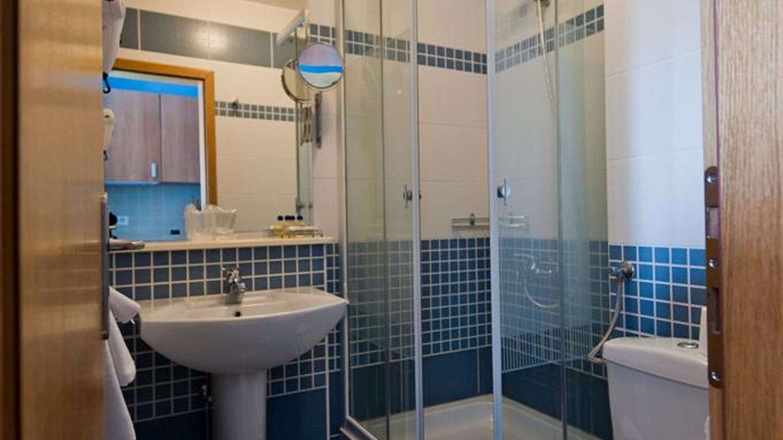 rooms-standard-twin-room