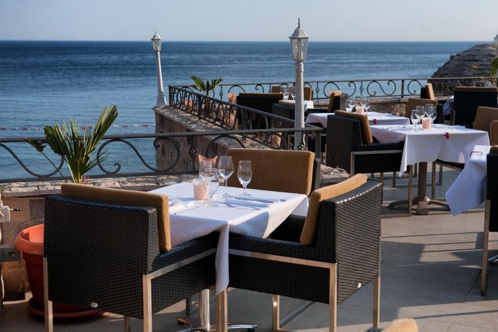 restaurants-restaurants