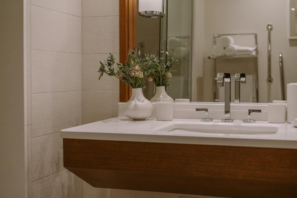 rooms-double-deluxe-room-mountain-view