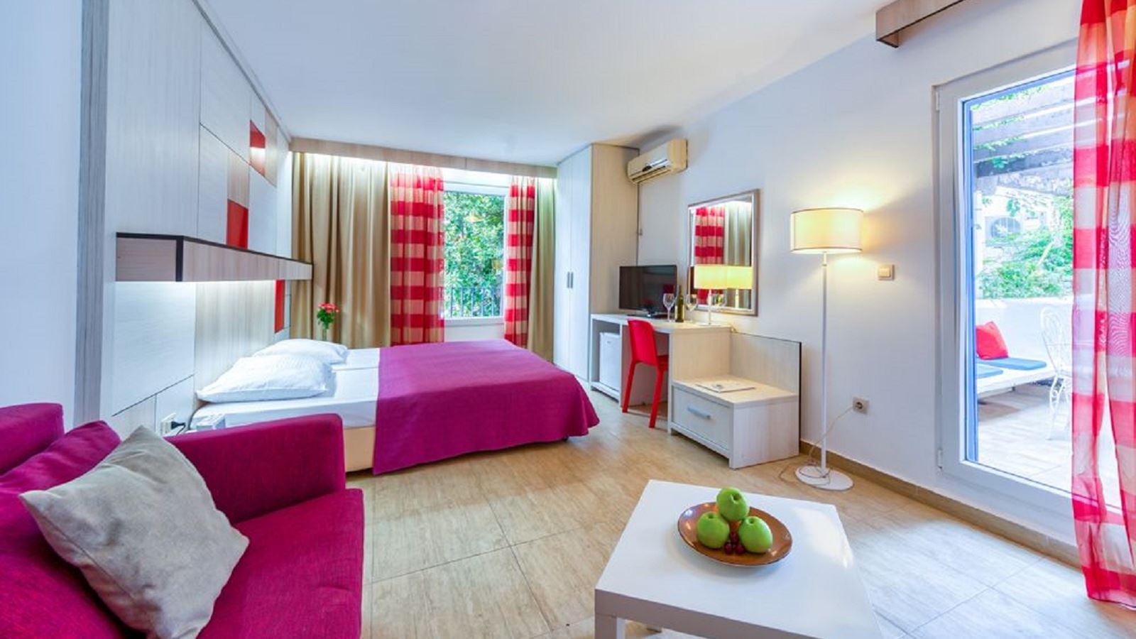 rooms-studio-with-balcony-spo