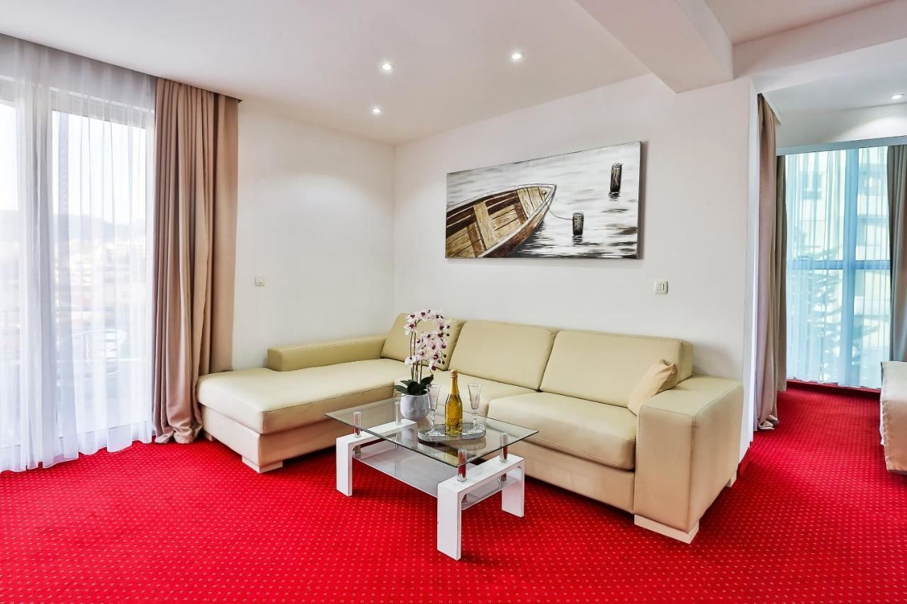 rooms-studio-apartment-with-sea-view