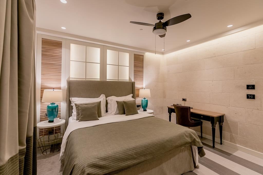 rooms-one-bedroom-apartment-sea-view