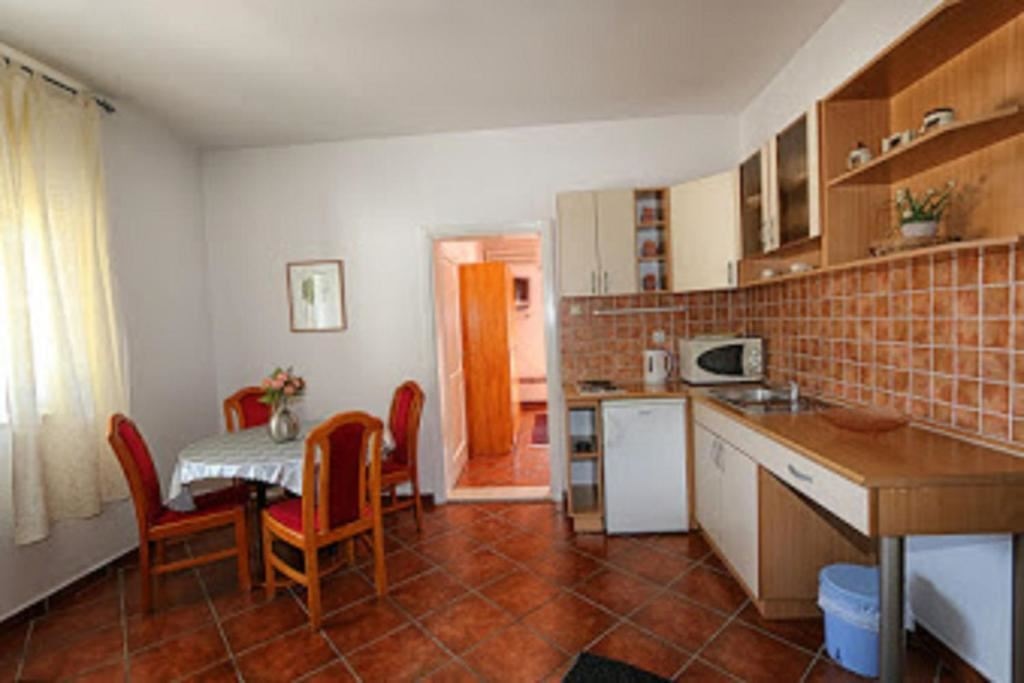 rooms-lux-apartment-sea-view-7-pax