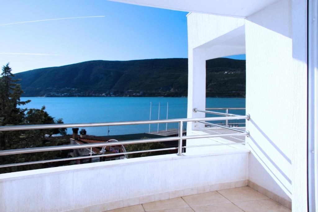 rooms-deluxe-apartment-sea-view-7-pax