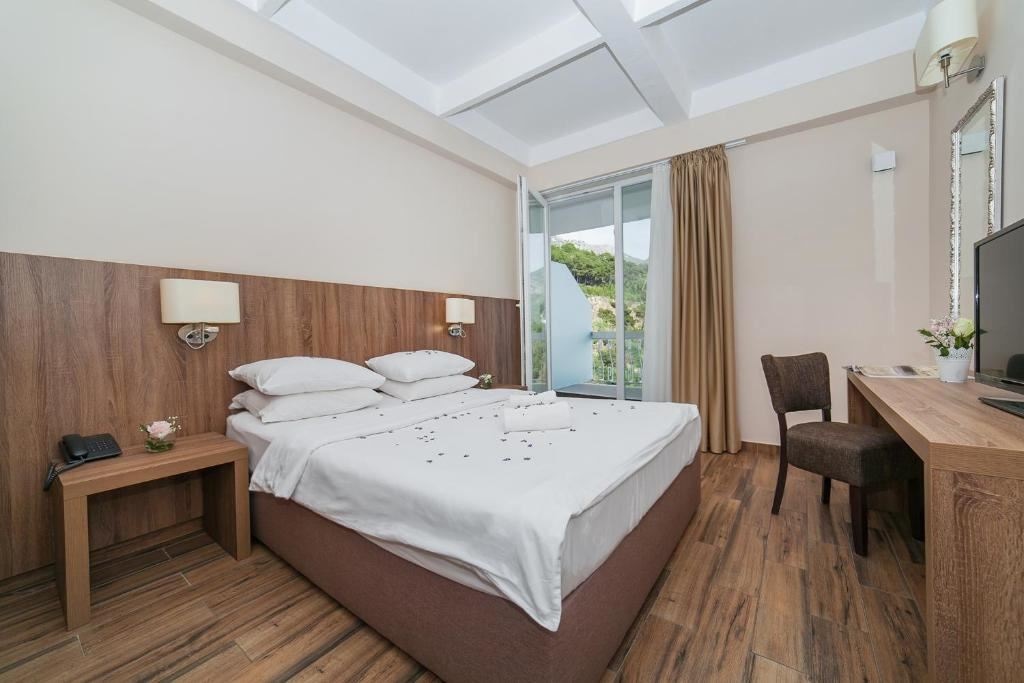 rooms-standard-double-park-view