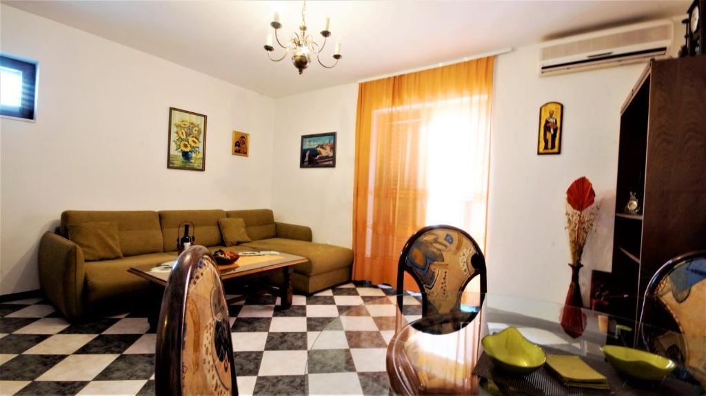 rooms-apartment-5-pax