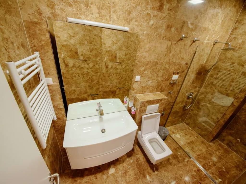 rooms-apartment-town-view