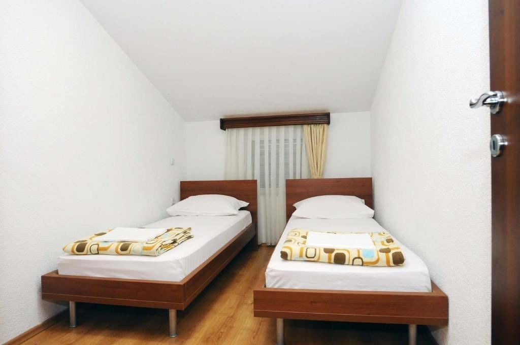 rooms-apartment-2+2-with-sea-view