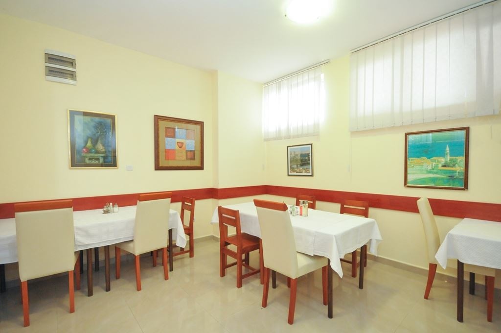 restaurants-restaurant