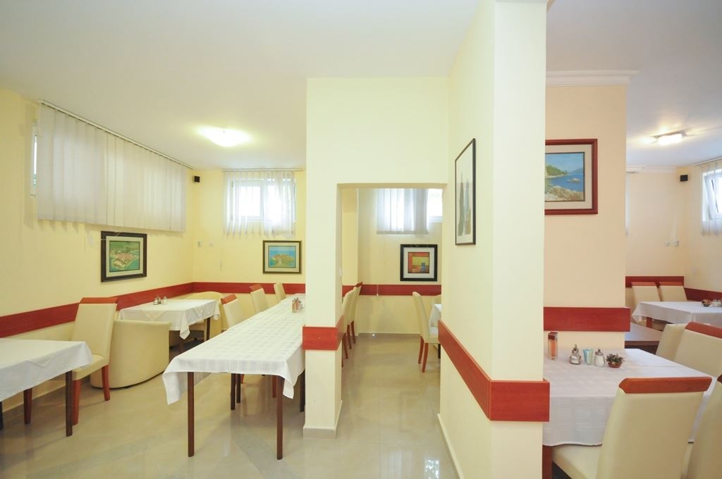 restaurants-restaurant