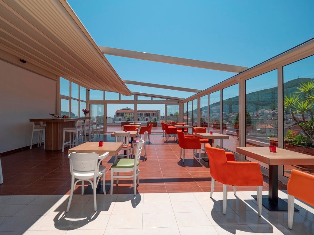 restaurants-restaurant