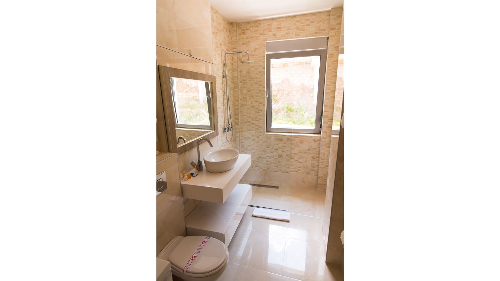 rooms-one-bedroom-apartment-sea-view