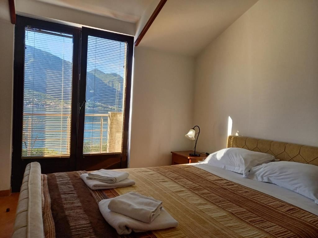 rooms-two-bedroom-apartment-sea--view