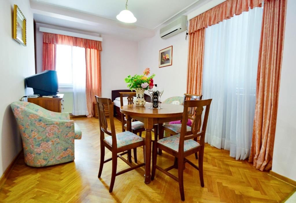 rooms-apartment-4-pax
