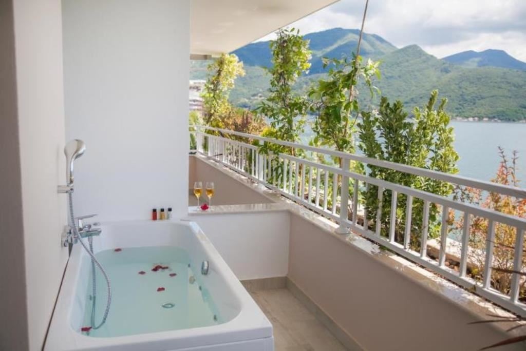 rooms-king-double-room-sea-view