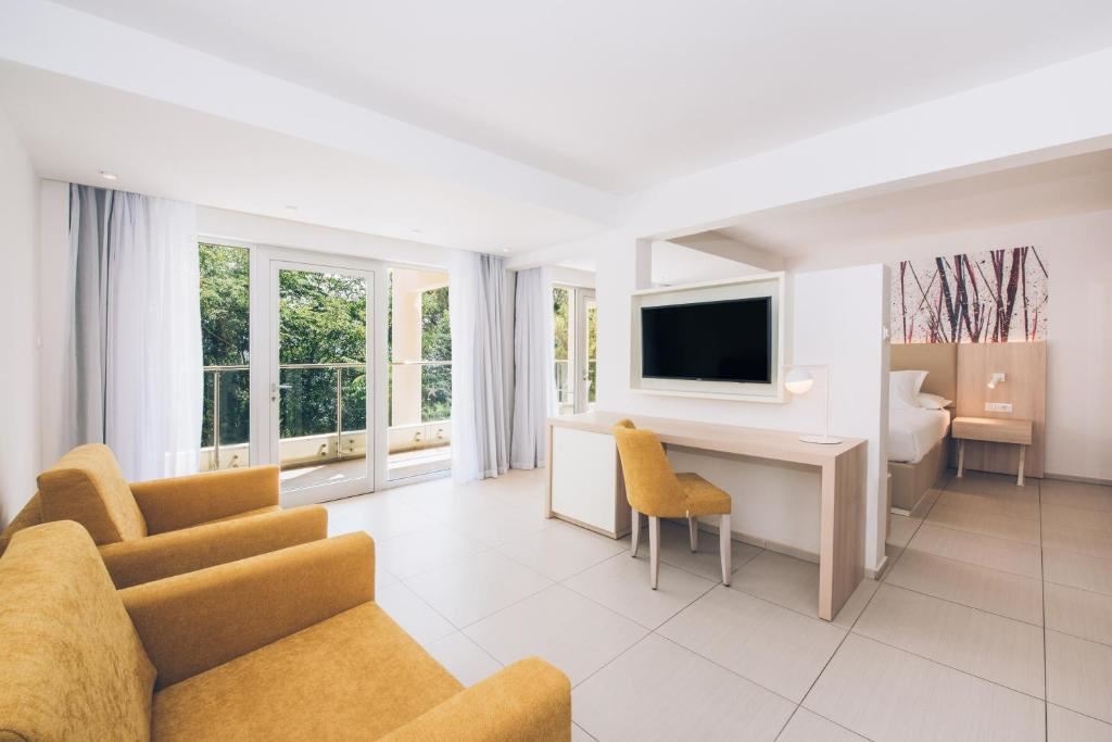 rooms-junior-suite-garden-view