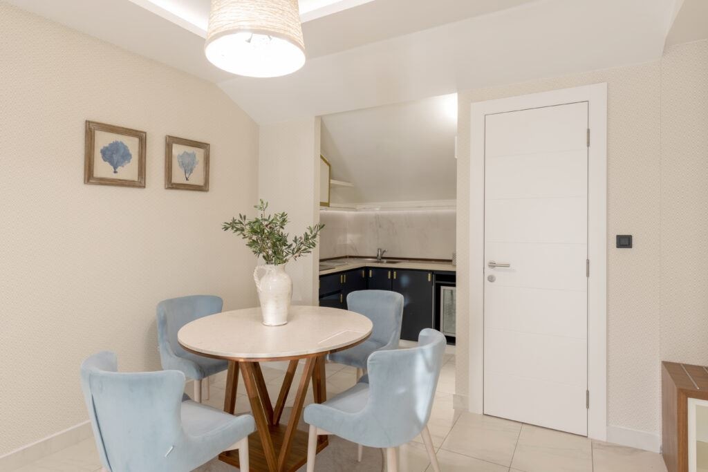 rooms-three-bed-room-sea-view-suite